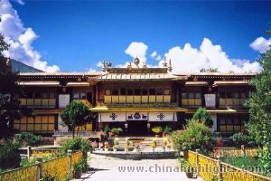 Norbulingka — Il Giardino Verde del Tibet